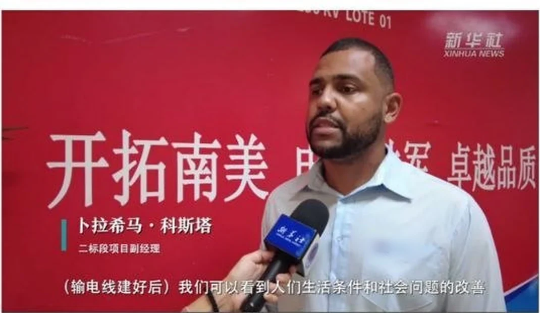 Brahimã Costa entrevistado pela TV chinesa como coordenador de projetos da obra